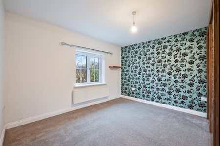 To Let 2 Bed Apartment - Photo 2