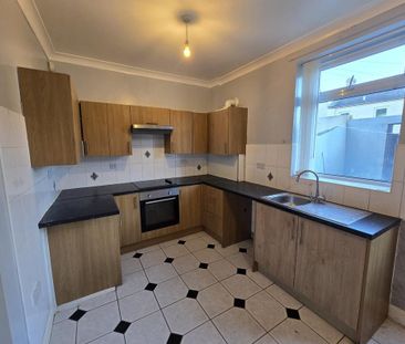 2 bedroom terraced house to rent - Photo 2