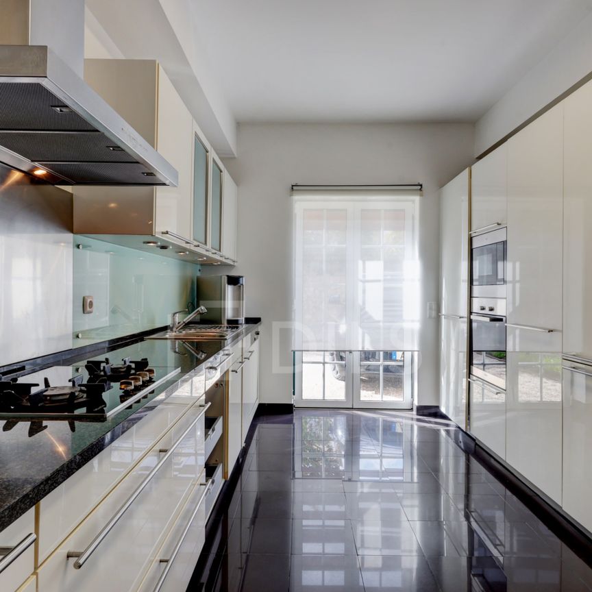 Moradia T4+1 inserida em condomínio fechado, em Cascais - Photo 1