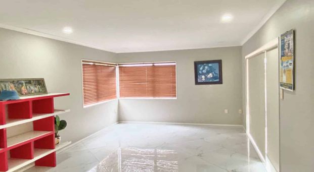 5 Bedrooms & 3 Bathrooms Large Full Section Gr... - Photo 1