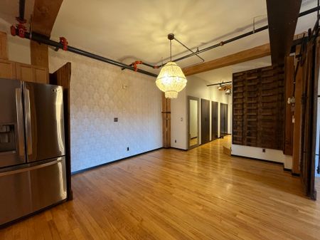 Stylish 1 Bedroom Loft In A Historic Downtown Building - Photo 3