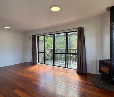 Versatile Dual-Living Home - Ideal for Large Families or Shared Living - Photo 2