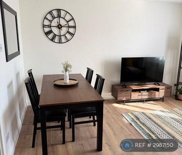 2 bedroom flat to rent - Photo 2