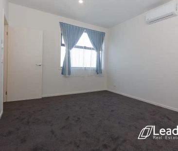 “Modern Townhouse Near Austin Hospital” - Photo 1