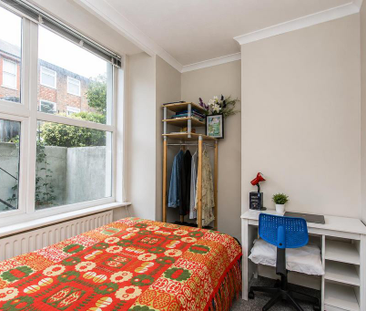 4 bedroom terraced house to rent - Photo 5
