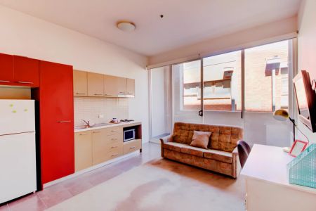 Large 1 Bedroom - Photo 3