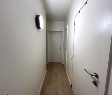 Gerenoveerd, instapklaar appartement met 2 slaapkamers te Ardooie! - Photo 1