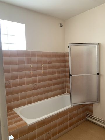 Location Appartement 2 pièces 54m² JARNAC 16200 - Photo 4