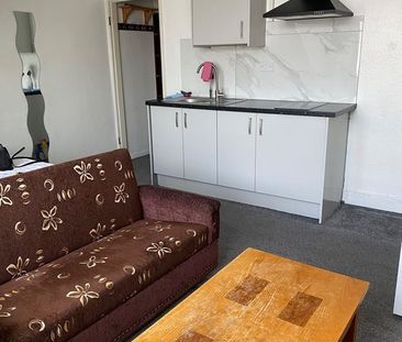 5 Bed Terraced House, East Park Rd, LE5 - Photo 5