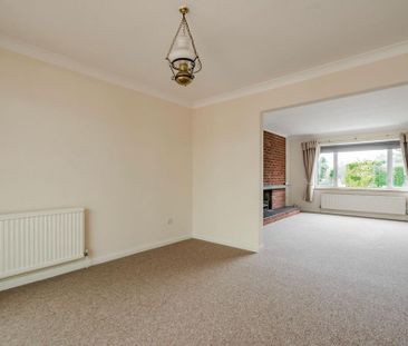 4 bedroom semi-detached house to rent - Photo 2