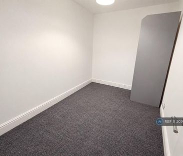 1 bedroom in a flat share to rent - Photo 1