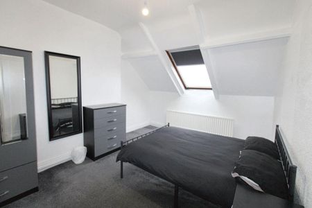 4 bed maisonette to rent in NE6 - Photo 2