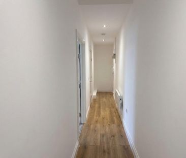 1 Bed Flat, North End, CR0 - Photo 5