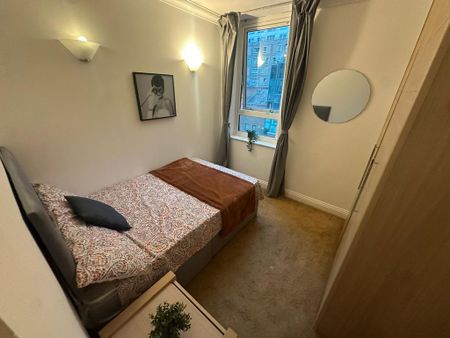 4 bedroom flat share to rent - Photo 2