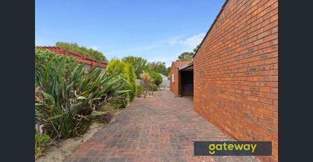 Charming 3 Bedroom Home in a Prime Leeming Location! - Photo 5