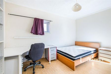 5 bedroom detached house to rent - Photo 4