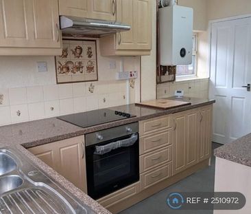 3 bedroom semi-detached house to rent - Photo 5