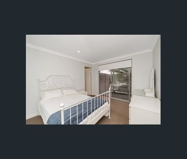 Stylish, Fully Furnished Ground-Floor Apartment in the Heart of Bel... - Photo 5