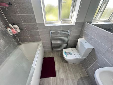 1 bedroom in a house share to rent - Photo 5