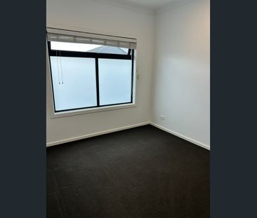 3 bedroom townhouse in quiet pocket of Albion - Photo 3