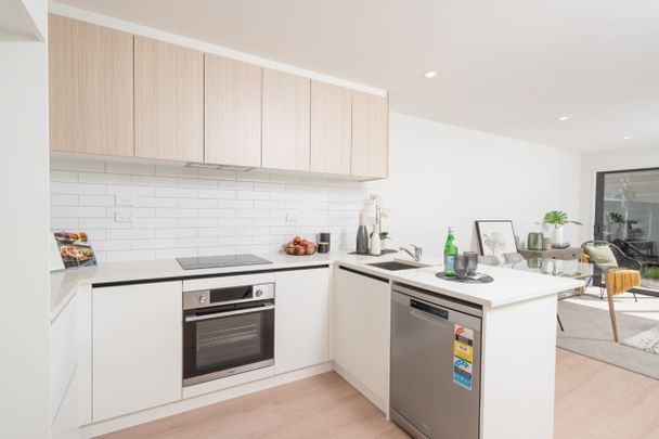 MANAGERE BRIDGE, 3 BEDROOMS - Photo 1