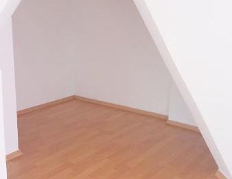 Wohnen mit dem gewissen Etwas? 2-Raum Dachgeschosswohnung mit Charme und EBK - Foto 1