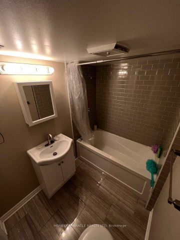 For Lease - 141 Bexhill Avenue, Toronto, Ontario - Photo 4