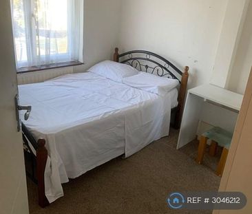 1 bedroom in a house share to rent - Photo 3