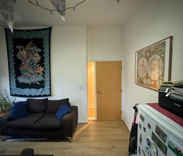 2 Bed Flat, Highbury Court, LS6 - Photo 3