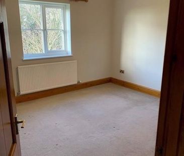 3 bedroom mews to rent - Photo 5