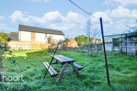 3 bedroom semi-detached bungalow to rent - Photo 2