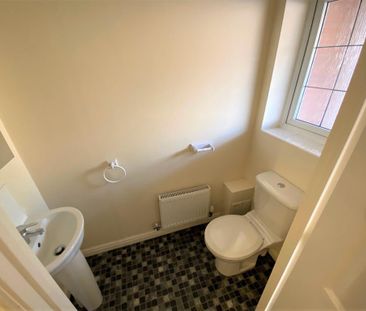 4 bedroom mews to rent - Photo 3