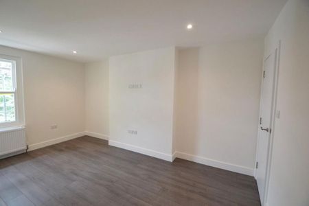 2 bedroom maisonette to rent - Photo 2