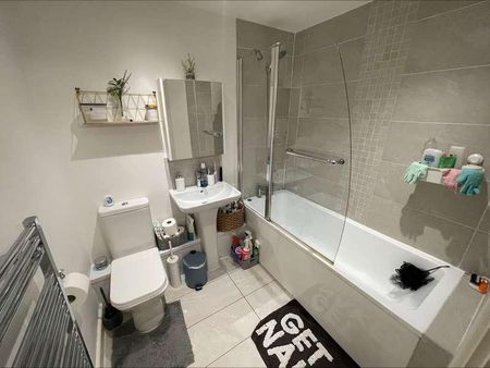One Bedroom Apartment Royal Navy Court - Lu - Parking To Front - Spacious - Unfurnished, LU2 - Photo 2