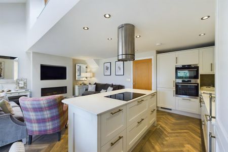 3 bedroom end of terrace house to rent - Photo 2