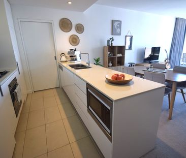 FULLY FURNISHED 2 BEDROOM, 2 BATHROOM APARTMENT WITH CARSPACE AND S... - Photo 1