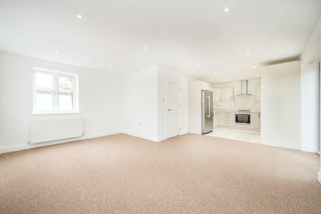 Kavsan Place, Cranford, TW5 - Photo 2