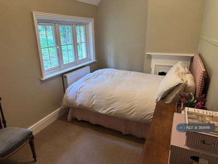 2 bedroom end of terrace house to rent - Photo 2