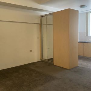 Modern Spacious Studio Apartment in sought after Building. - Photo 3