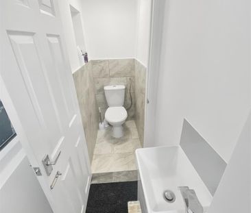 Francis Avenue, Ilford - Photo 1