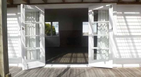 Sunny 3 bedroom family home in MVS school zone - Photo 2