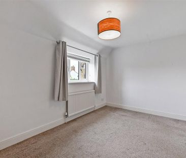 3 bedroom detached house to rent - Photo 3
