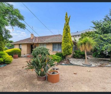 This spacious family home ticks all the boxes. - Photo 2