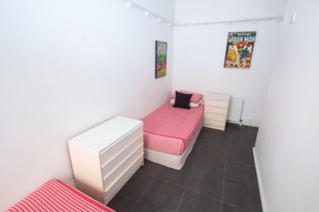 SPACIOUS FOUR BEDROOM HOUSE - Photo 5