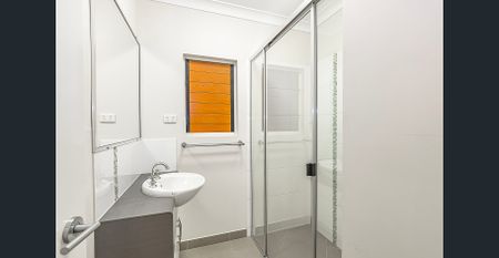 Modern Three-Bedroom Ground Floor Home with Private Courtyard! - Photo 3