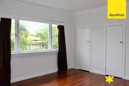 Discover your new home in the heart of Mount Roskill, Auckland! - Photo 4