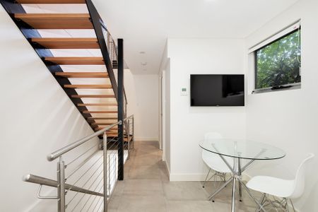 Tri Level Freestanding Home - Fully Furnished - Photo 2