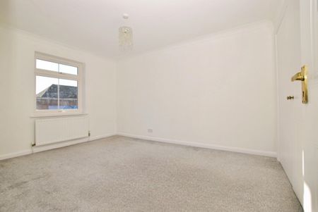 3 bedroom end of terrace house to rent - Photo 2