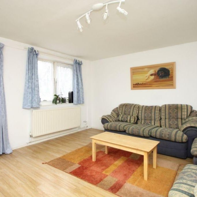 3 Bed Maisonette, Sark Walk, E16 - Photo 1