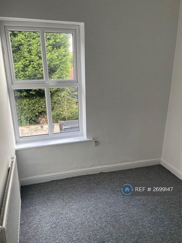 2 bedroom end of terrace house to rent - Photo 3